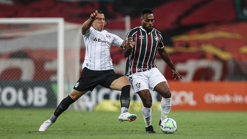 O Fluminense recebeu o Grêmio neste domingo no Maracanã, em jogo válido pela 20ª rodada do Campeonato Brasileiro. O zagueiro Luccas Claro e o lateral-direito Igor Julião falharam, e o time das Laranjeiras perdeu por 1 a 0. O atacante Pepê fez o gol. Confira as notas do LANCE!. (Por Núcleo Fluminense - reporterflu@lancenet.com.br)