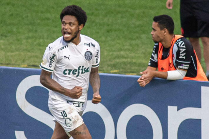 Artilheiro do Palmeiras no ano, Luiz Adriano soma 15 gols em 36 partidas, anotando diversos gols decisivos para o Alviverde, como em clássicos e na final do Paulistão.