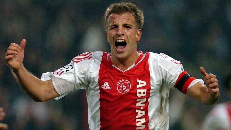 2003 - Van der Vaart (Ajax) - Atualmente um ex-jogador de 37 anos, o meia holandês Van der Vaart despontou no Ajax. Chegou até mo Real Madrid, mas nunca teve uma carreira regular. Perambulou no fim da carreira por times sem tanto nome na Europa 