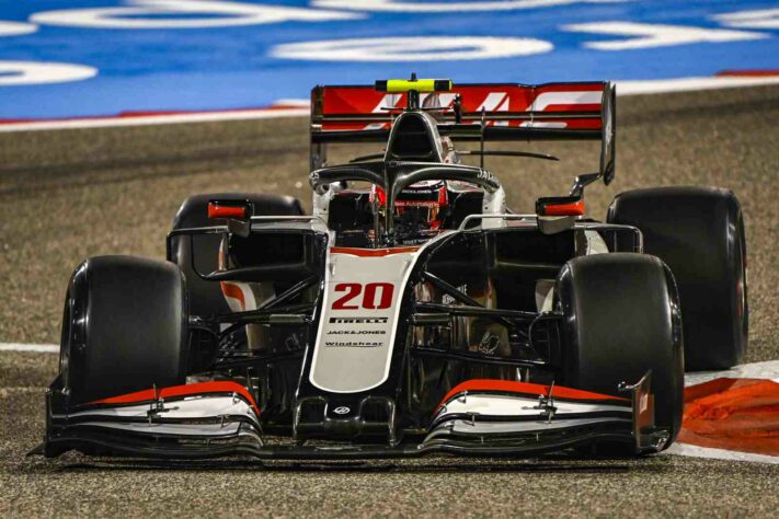 Kevin Magnussen foi apenas 16º.