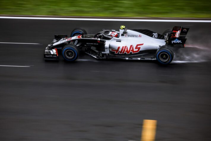 Piloto teve problemas em um dos pit-stops.