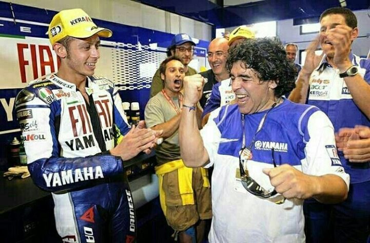 A forte identificação de Maradona com a Itália aproximou o craque de Valentino Rossi