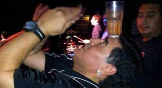 Hepatite - Apenas dois anos depois, no início de 2007, mais um susto. Devido ao consumo de álcool excessivo, Maradona voltou a apresentar um quadro de hepatite e precisou ir ao hospital. 
