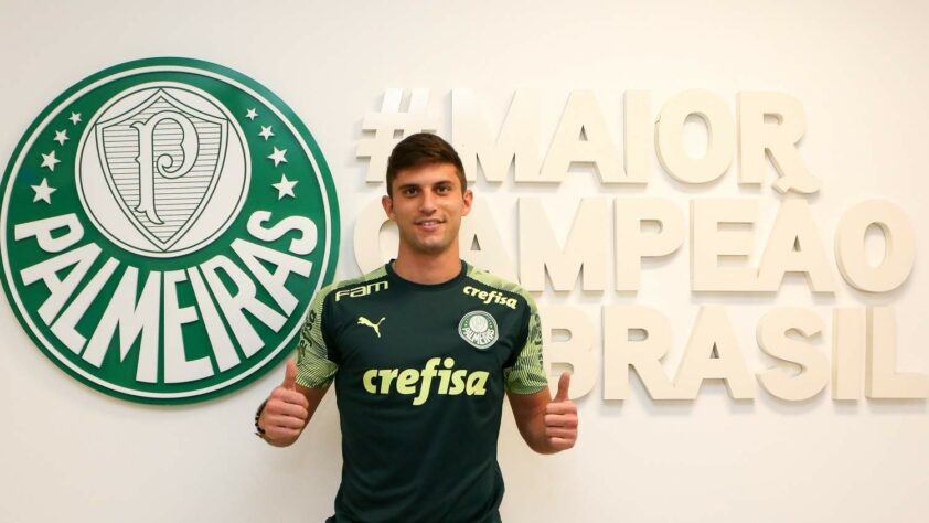 FECHADO: O Palmeiras anunciou na tarde desta quarta-feira a contratação do zagueiro chileno Benjamín Kuscevic, ex-Universidad Católica. O atleta de 24 anos assinou contrato com o Verdão válido por cinco temporadas.