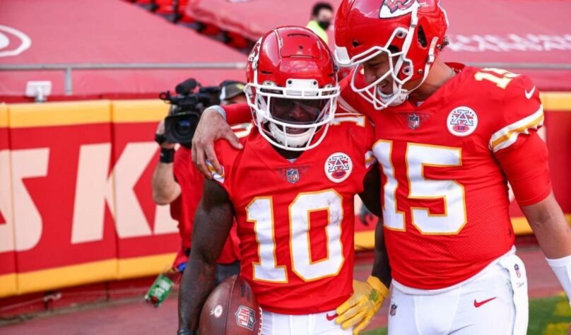 Tyreek Hill: foi preso, por um dia, por violência doméstica quando estava na faculdade, após agredir sua namorada, que estava grávida. Na Justiça, o wide receiver foi condenado a 3 anos em liberdade condicional. Em 2020, foi também investigado por uma suposta agressão ao filho de sua noiva. A criança estava com o braço quebrado. A Justiça não pôde provar quem agrediu a criança ou como agrediu, mesmo após áudios perturbadores divulgados na imprensa americana de Hill com sua noiva.