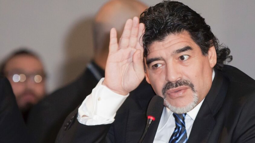 Condenação - Também em 2005, Maradona foi condenado por um tribunal italiano a pagar 37,2 milhões de euros, por sonegação de impostos na época em que atuava pelo Napoli. 