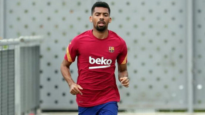 FECHADO - O Barcelona rescindiu o contrato do brasileiro Matheus Fernandes. O volante chegou ao clube em janeiro de 2020 após rápida passagem pelo Palmeiras e tinha vínculo com o clube culé até 2025. No entanto, o atleta não fazia parte dos planos do técnico Ronald Koeman.