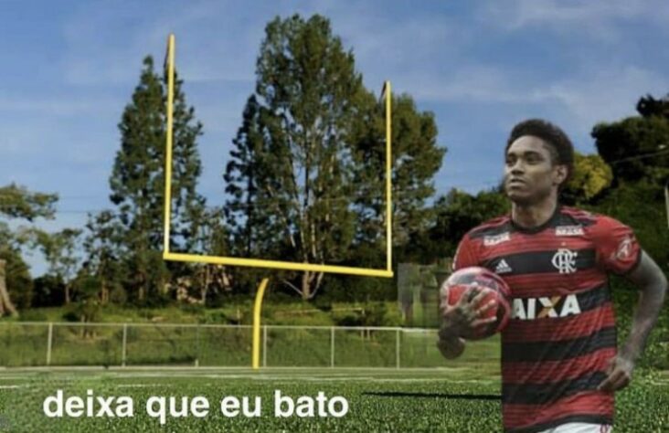 Após isolar bola do pênalti contra o São Paulo, Vitinho foi comparado com Roberto Baggio, kicker de futebol americano e fez corte de cabelo de Michael ganhar uma nova interpretação. Veja os memes! (Por Humor Esportivo)