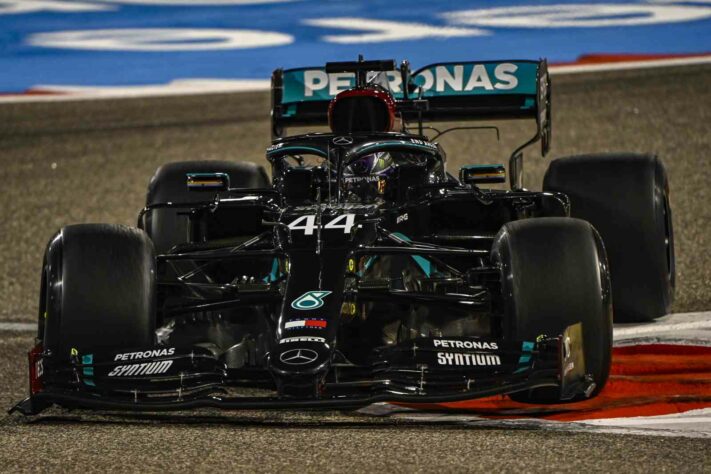 Hamilton foi o mais rápido da sexta-feita no Bahrein.