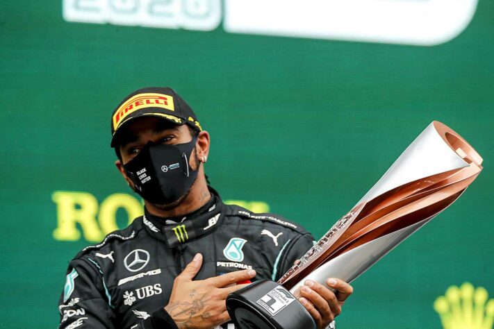 Mesmo saindo do sexto lugar, Hamilton deu uma aula de pilotagem.