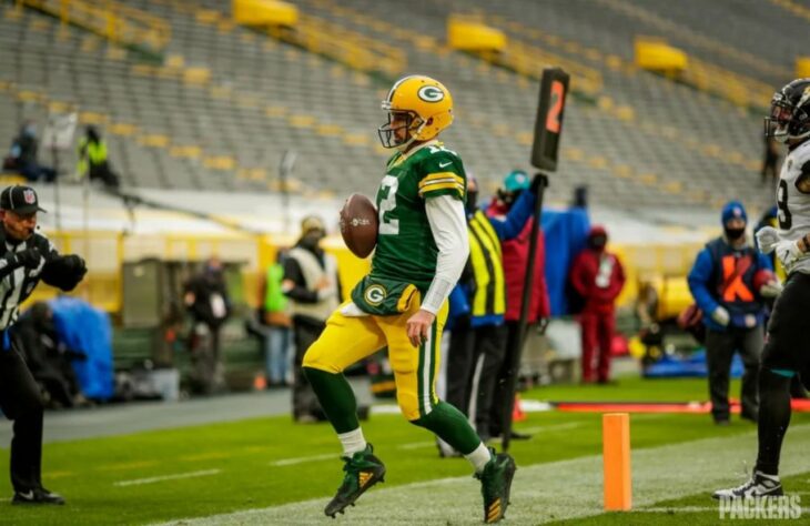 3º Aaron Rodgers - O QB dos Packers está demonstrando a força no braço e precisão dos seus tempos de juventude. O tempo não passa?
