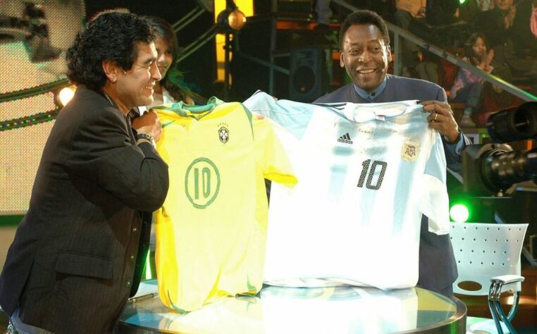 Em 2005, o craque estreou um programa na TV argentina, chamado “La noche del 10” – A noite do 10, em português. O talk-show durou somente uma temporada e o primeiro convidado foi Pelé.
