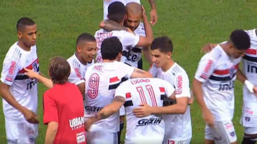 Com bela atuação de Luciano, vindo do banco de reservas, o São Paulo vence de virada o Fortaleza por 3 a 2, neste sábado, pelo Brasileirão. Sara e Daniel Alves também foram os destaques da equipe. Confira a seguir todas as notas do LANCE! para o Tricolor paulista e o pontos positivo e negativo do Fortaleza (por redação do L!).