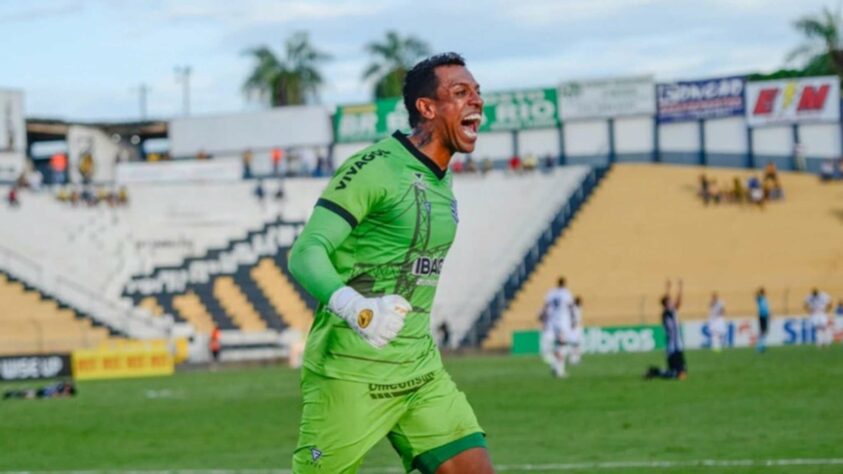 ESQUENTOU - Emprestado ao Figueirense pelo Goiás, o goleiro Sidão tem contrato apenas até o fim deste ano. Ele, que foi titular 26 vezes nesta temporada, ainda aguarda uma extensão do vínculo pelo menos até o fim da Série B do Campeonato Brasileiro em janeiro de 2021. Enquanto isso, o experiente jogador começa a pensar no futuro e estudar novas possibilidades.