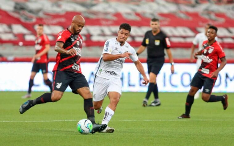 Athletico Paranaense - Sobe: Os paranaenses tiveram a posse da bola na maior parte do tempo e souberam neutralizar o Santos, empurrando os visitantes para trás e fazendo uma enorme pressão. / Desce: Em vários momentos, faltou objetividade ao Furacão, que poderia ter decidido a partida mais rápido.