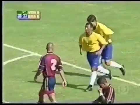 Venezuela 0 x 6 Brasil - Eliminatórias da Copa do Mundo de 2002 - Com quatro gols de Romário, a Seleção goleou os Vinotintos por 6 a 0 em Maracaibo. Juninho Paulista e Euller fecharam o marcador.