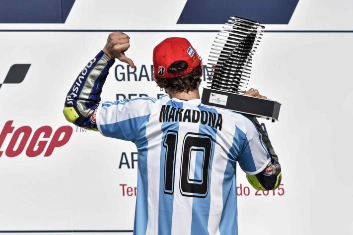 Valentino tratou de comemorar na estiva o pódio conquistado no GP da Argentina de 2015