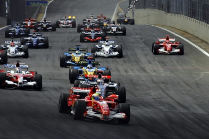 O GP do Brasil de 2006 foi a última corrida sem Lewis Hamilton no grid. Que tal relembrar as equipes e os pilotos daquele dia? (Por GRANDE PRÊMIO)