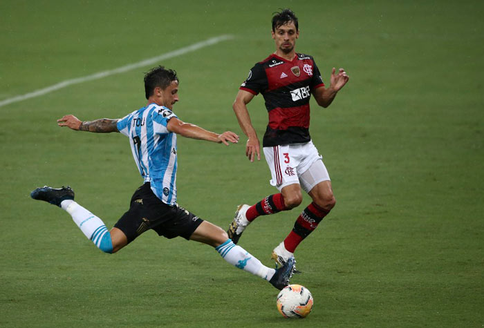 Flamengo foi eliminado da Libertadores nas oitavas de final, depois de novo empate em 1 a 1 com o Racing, nesta terça. A queda foi traumática, em pleno Maracanã, e seu deu nos pênaltis. A zaga foi vilã, Rogério Ceni escolheu mal e Arão foi do céu ao inferno. 