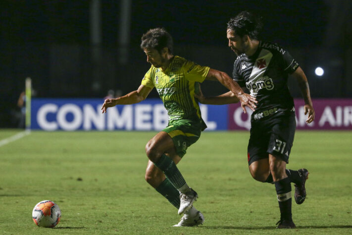 Em São Januário, o Vasco perdeu para o Defensa y Justicia por 1 a 0 e foi eliminado da Copa Sul-Americana. O Cruz-Maltino desperdiçou algumas oportunidades de abrir o placar, e após falha defensiva perdeu mais uma vez em casa e deu adeus à competição. Confira as notas da equipe vascaína (Felipe Melo - felipeeduardo@lancenet.com.br).