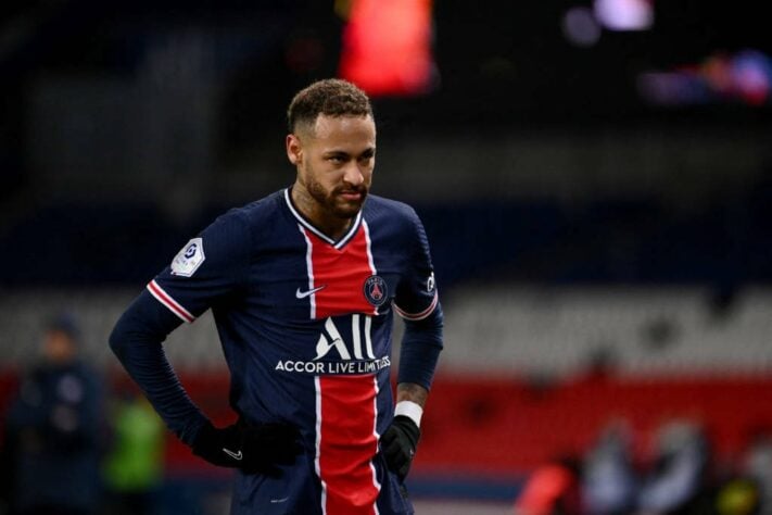 Em 2019, após perder a Copa da França para o Rennes, ao subir para receber a premiação nas tribunas do Stade de France, Neymar caiu na provocação de um torcedor adversário e proferiu um soco no rosto de um homem que insultava os jogadores do PSG.
