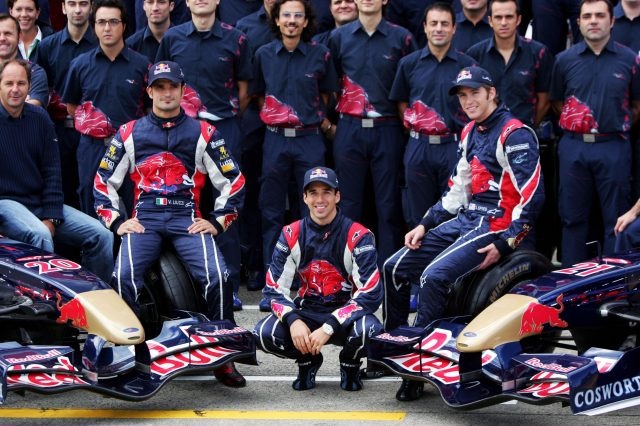 A Toro Rosso, em sua primeira temporada na Fórmula 1, tinha Vitantonio Liuzzi e Scott Speed como titulares.
