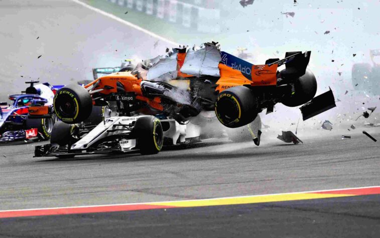 Charles Leclerc foi salvo pelo halo ao ver o carro de Fernando Alonso passar por cima de sua Sauber na Bélgica em 2018.