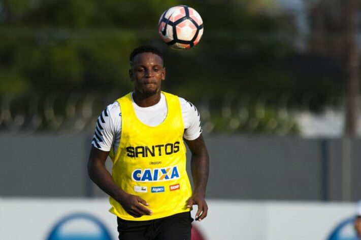 NEGOCIANDO - O Santos negocia com o zagueiro Cleber Reis para estender o vínculo trabalhista com o jogador. Ele passou por uma cirurgia no ligamento cruzado anterior (LCA) do joelho direito após se contundir durante treinamento. Com contrato encerrando no próximo dia 30 de janeiro, o clube terá, por lei, que renová-lo até que ele esteja apto a jogar.