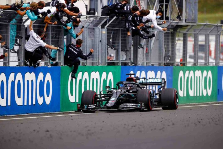 O mesmo aconteceu no GP da Hungria, quando assumiu a liderança do campeonato. 