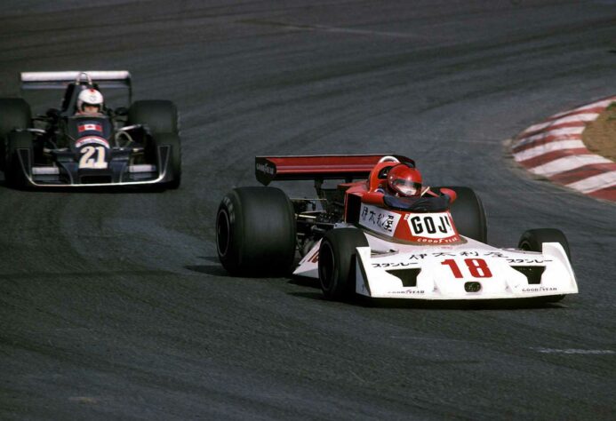 Noritake Takahara esteve junto de Hoshino nas corridas japonesas. Guiou pela Surtees e pela Kojima.