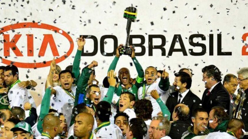 Título Copa do Brasil 2012: Sem estrelas e sob o comando do copeiro Felipão, o Palmeiras fez da Arena Barueri a sua casa durante as obras do Allianz Parque e conquistou o bicampeonato do torneio nacional com gol do atacante Betinho, no empate contra o Coritiba por 1 a 1, no Couto Pereira.