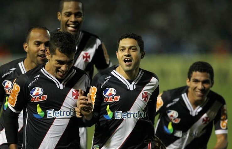 2011 - O primeiro ano da década foi excelente para o Vasco, que formou um time competitivo e disputou títulos importantes. O auge foi a conquista inédita da Copa do Brasil diante do Coritiba, no Couto Pereira. Com o grito entalado há 11 anos, a torcida do Gigante da Colina enfim voltou a comemorar um título nacional após um longo e incômodo jejum. Foi uma campanha com cinco vitórias, cinco empates e apenas uma derrota.