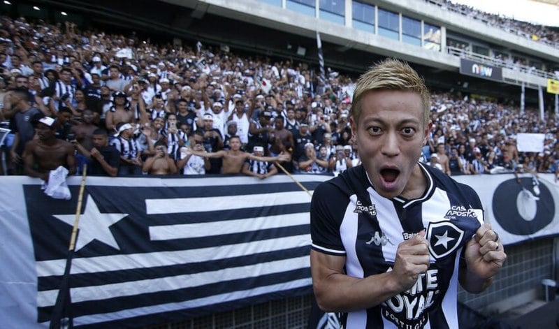 Keisuke Honda - O japonês chegou com status de estrela no Botafogo, contudo, as atuações não foram convincentes e em menos de um ano, ele decidiu deixar o Alvinegro.