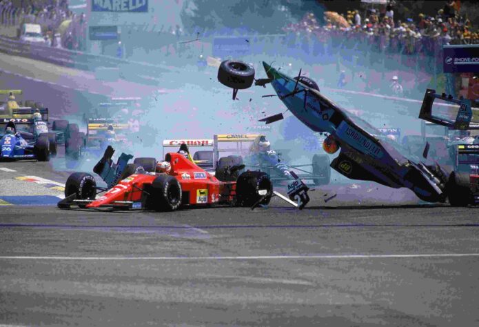 Outra Ferrari que pegou fogo foi a de Gerhard Berger no GP de San Marino de 1989. Com queimaduras nas mãos e uma costela quebrada, perdeu apenas a corrida em Mônaco e voltou a competir.
