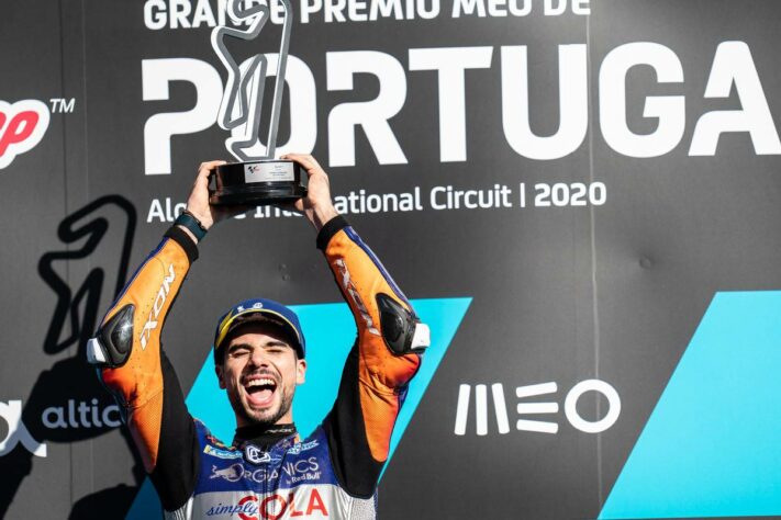 O português ainda tratou de ter uma grande vitória caseira ao vencer o primeiro GP de Portugal da MotoGP 