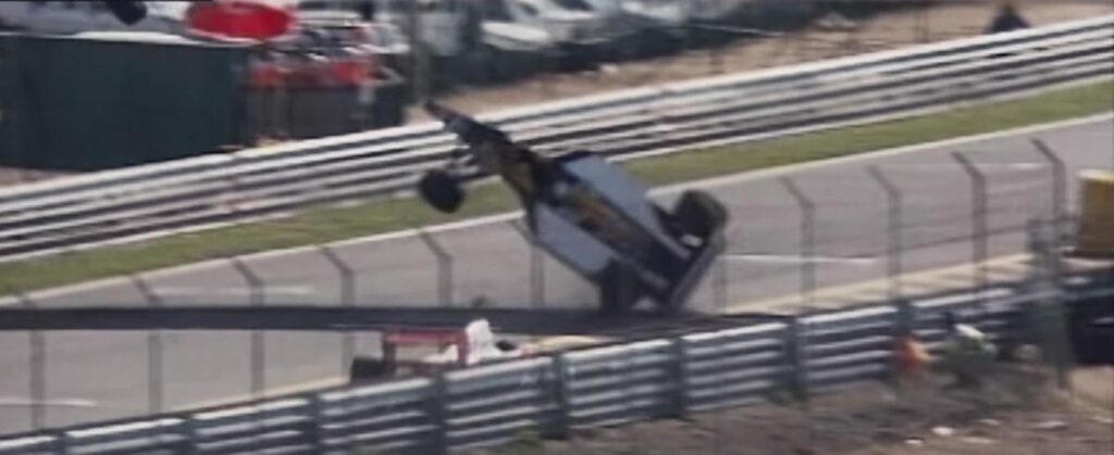 Ricardo Patrese decolou após tocar em Gerhard Berger no GP de Portugal de 1992. O italiano não teve lesões apesar do susto.