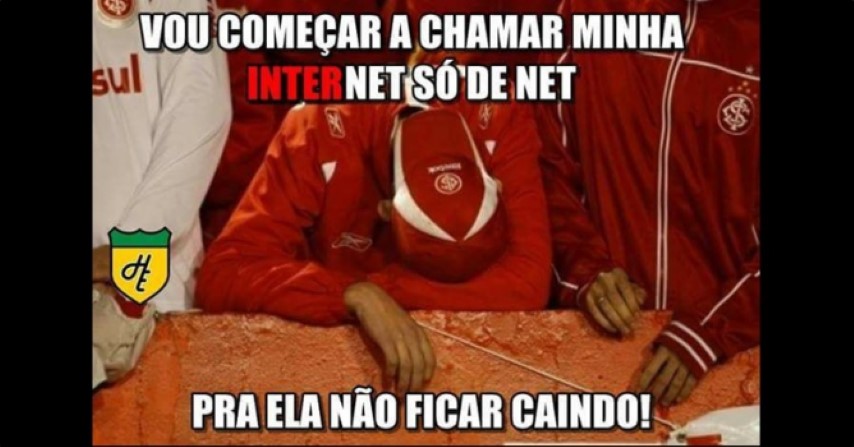 Colorado na Segundona: para alegria dos rivais, o Internacional não resistiu ao péssimo ano e foi rebaixado após terminar o Brasileirão 2016 na 17ª posição.