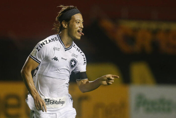 Segundo gol - Em meio à uma campanha irregular do Botafogo, Honda marcou o seu segundo gol com a camisa do Glorioso diante do Sport, na Ilha do Retiro. Após falha do goleiro Luan Polli, que saiu jogando errado, o meia dominou e chutou colocado, marcando um golaço na vitória do time sobre o Leão por 2 a 1.