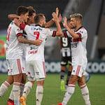 4º colocado – Flamengo (49 pontos/28 jogos): 4.7% de chances de ser campeão; 76.7% de chances de Libertadores (G6); 0% de chance de rebaixamento.