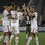 Em clássico carioca, melhor para o Flamengo. O Rubro-Negro venceu o Botafogo por 1 a 0, neste sábado, no Nilton Santos, pelo Campeonato Brasileiro. Destaque para Everton Ribeiro balançou a rede e garantiu o triunfo. O resultado poderia ser diferente já que o zagueiro Gustavo Henrique foi expulso.