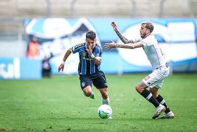 O Vasco parece que não entrou em campo. Neste domingo, o Cruz-Maltino perdeu para o Grêmio por 4 a 0, na Arena, pela 24ª rodada do Campeonato Brasileiro. A equipe comandada por Ricardo Sá Pinto não mostrou repertório ofensivo e ainda cometeu vacilos defensivos.