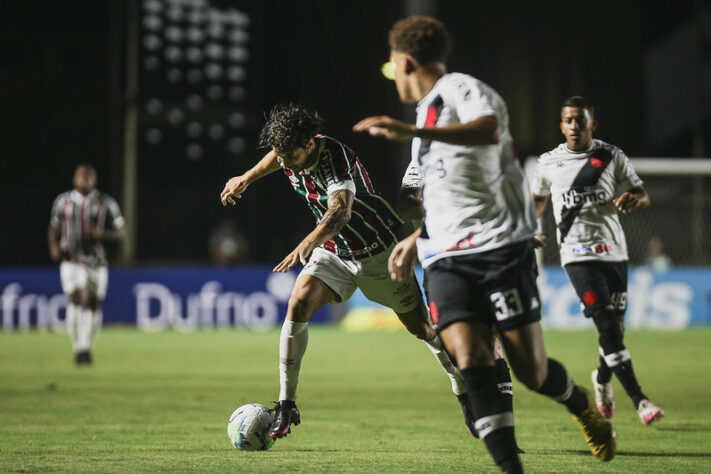 Um gol de Gérman Cano já nos acréscimos salvou o Vasco de sofrer a terceira derrota seguida no Brasileirão. Neste domingo, em São Januário, o Cruz-Maltino saiu atrás do Fluminense, mas aproveitou o recuo do rival para empatar o clássico, em mais uma partida de pouca inspiração. Confira as notas! (Por Lucas Pessôa - lucaspessoa@lancenet.com.br)