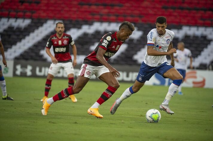 Bahia – Sobe: Apesar da suposta injúria racial a Gerson, Ramirez foi o grande destaque do Bahia junto a Gilberto, que marcou dois gols. | Desce: Além de Ramirez, que cometeu ato de racismo, o sistema defensivo foi o ponto negativo do Bahia .Mesmo com um jogador a mais, o clube sofreu três gols do Flamengo e não conseguiu garantir a vantagem construída no segundo tempo.