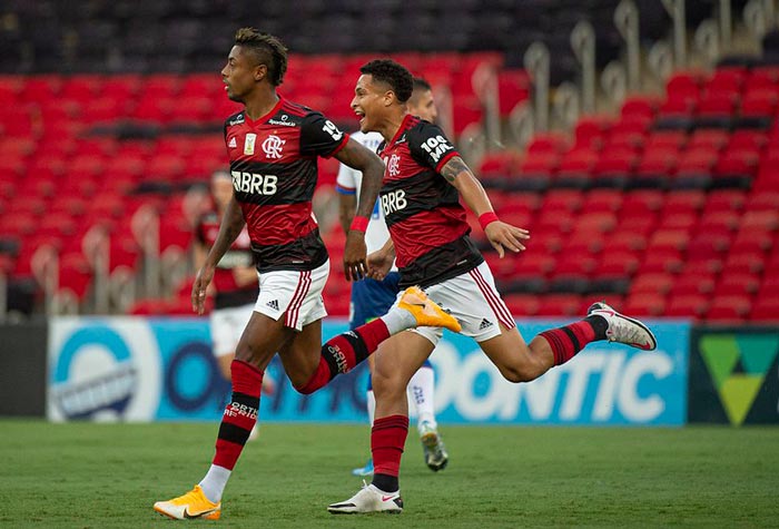 O Flamengo venceu o Bahia por 4 a 3 e assumiu a segunda posição do Brasileirão, esquentando a briga pelo título. O LANCE! montou aqui uma galeria atualizada com as chances de cada clube - conforme a tabela no momento - de título, vaga para a Libertadores (G6) e rebaixamento. Os dados são do Departamento de Matemática da Universidade Federal de Minas Gerais (UFMG).