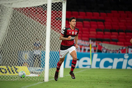 10º lugar: Pedro - Atacante - Flamengo - 23 anos - Valor de mercado segundo o site Transfermarkt: 12 milhões de euros (aproximadamente R$ 77,23 milhões)