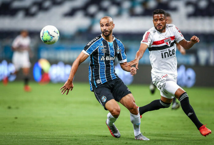 5 – GRÊMIO: 15 pontos em 7 jogos. Quatro vitórias, três empates e nenhuma derrota. Doze gols marcados e quatro sofridos. 71,43 % de aproveitamento.