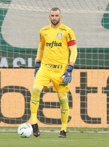 O Palmeiras venceu o RB Bragantino na tarde deste domingo por 1 a 0, no Allianz Parque, pela 27ª rodada do Campeonato Brasileiro. Luiz Adriano marcou o gol do triunfo do Verdão, mas foi o goleiro Weverton quem teve grande destaque na partida, com grandes defesas. Confira as notas do Palmeiras no LANCE! (por Nosso Palestra)