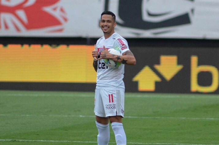 EM ALTA - Luciano - Atacante - São Paulo - Ao lado de Claudinho, Luciano marcou 18 gols e foi o artilheiro do Brasileirão. Foi o grande jogador do São Paulo na temporada e pode receber sua primeira convocação.