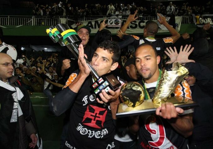 Vasco - 5 títulos: quatro Campeonatos Brasileiros e uma Copa do Brasil