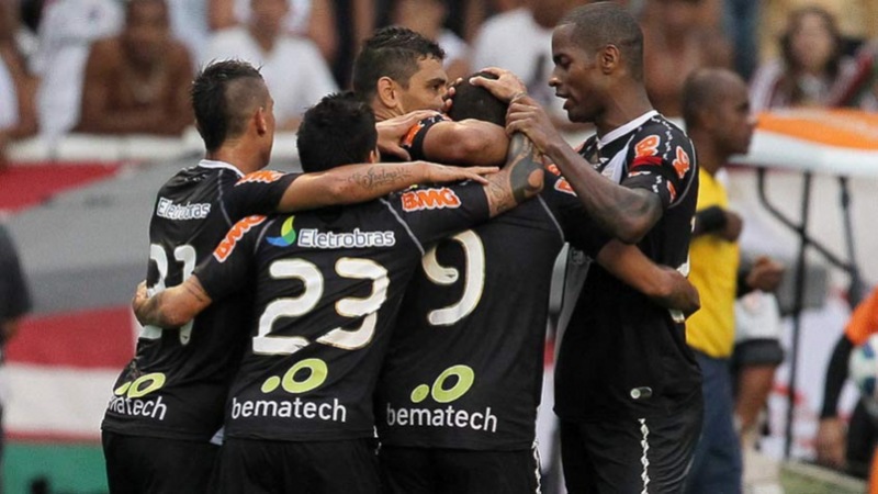 2012 - Na temporada seguinte, o Vasco fez novamente uma boa campanha no Campeonato Brasileiro e terminou na quinta colocação. No entanto, não conseguiu garantir uma vaga na Copa Libertadores 2013.  Apesar do início com dez vitórias, quatro empates e somente uma derrota nos primeiros 15 jogos, uma sequência de seis derrotas seguidas entre outubro e novembro minou as chances de título e vaga na competição continental. 